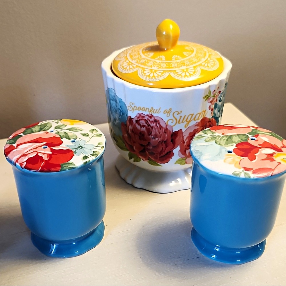 The Pioneer Woman Sugar Bowl and Salt & Pepper shaker set . EUC
